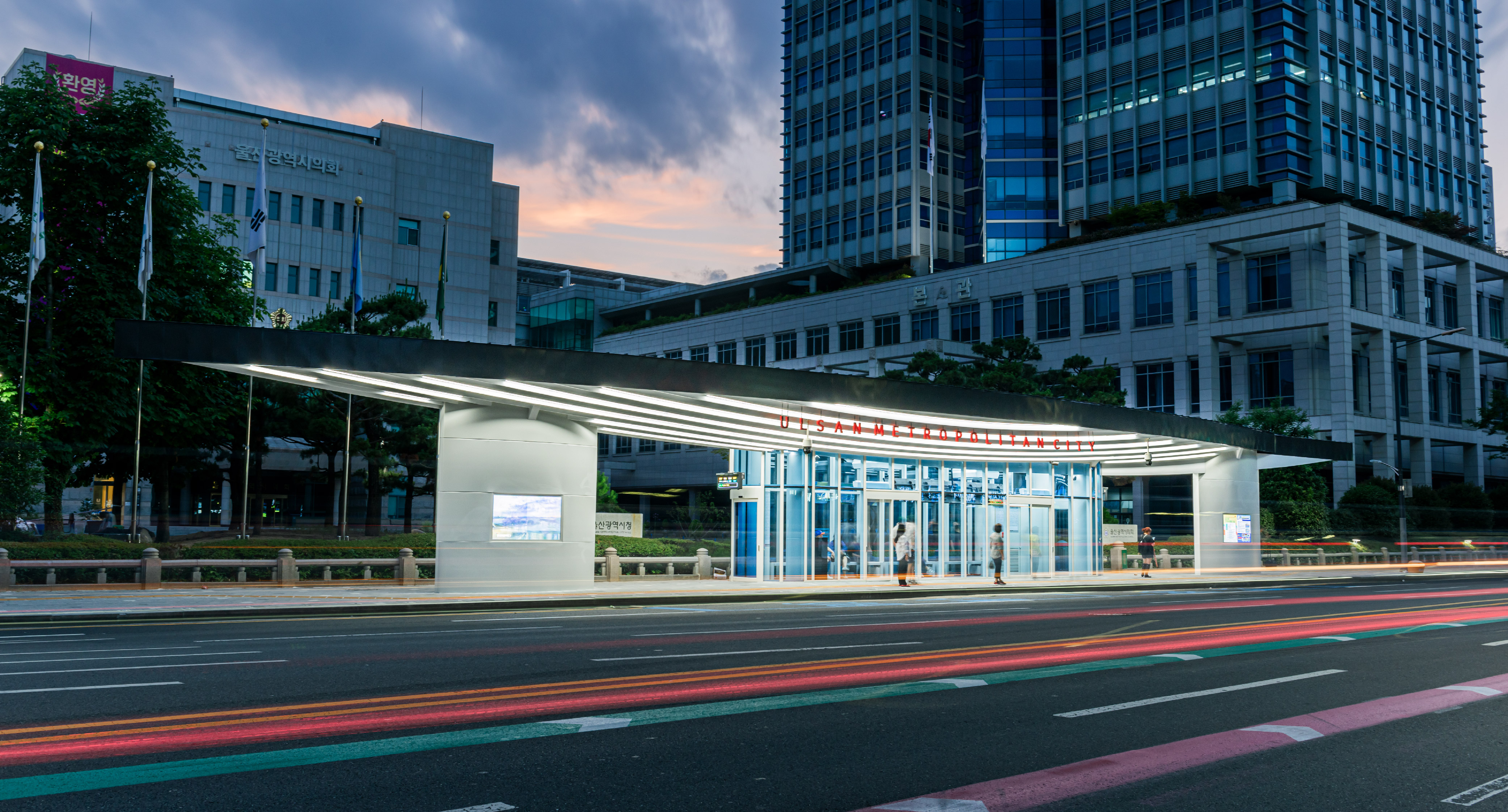 스마트 버스승강장 ‘WHALE’